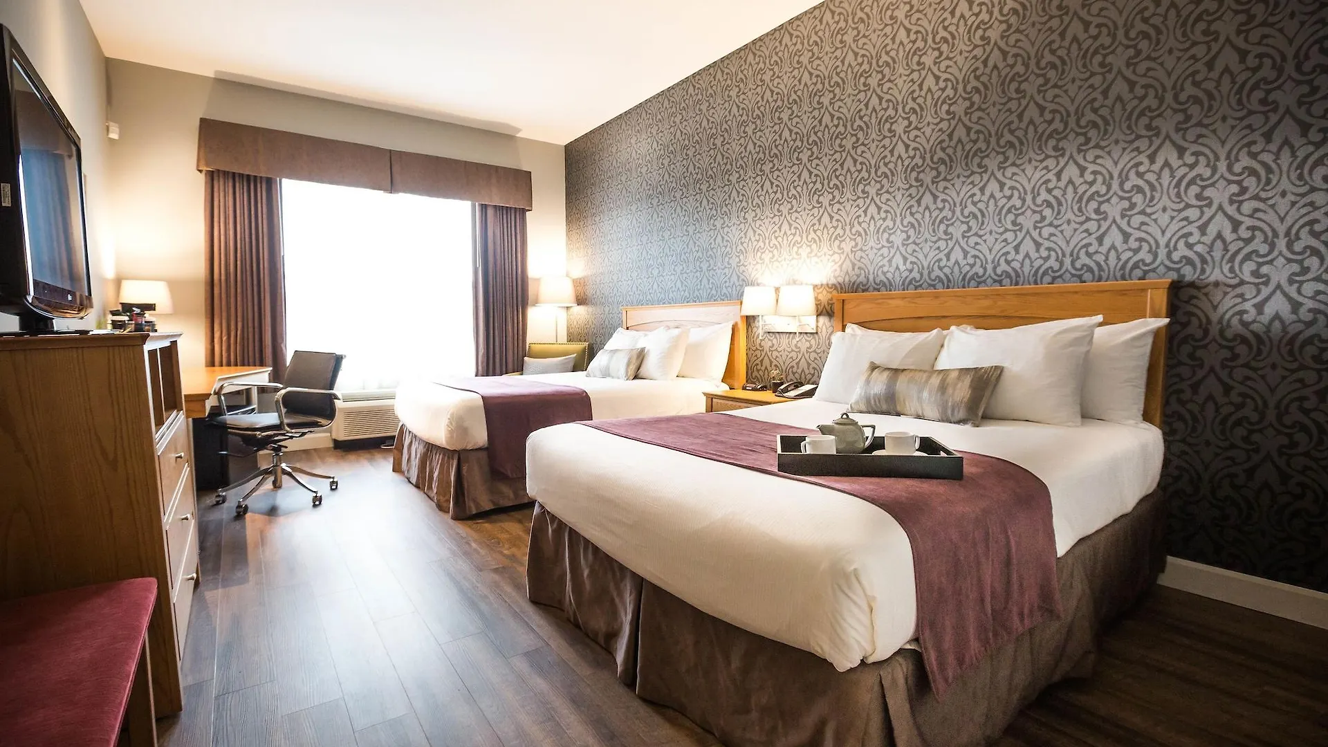Cambridge Hotel And Conference Centre