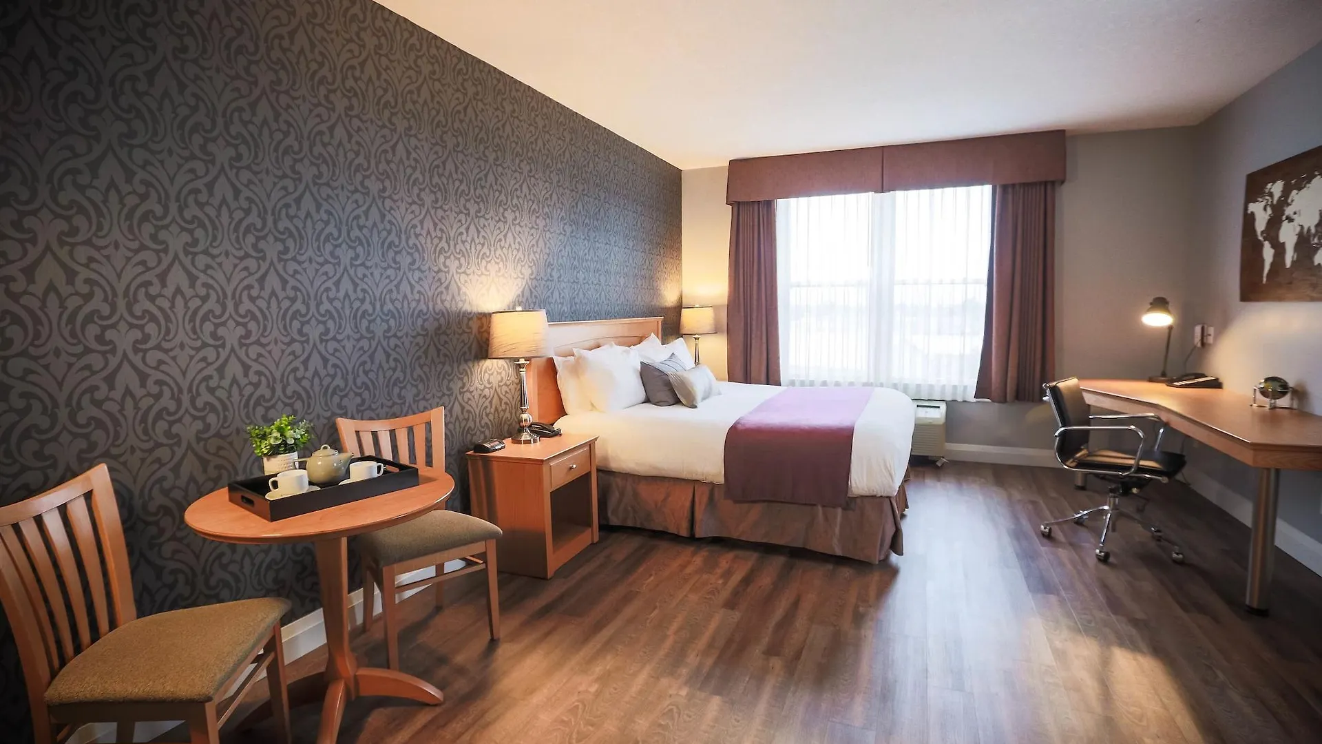 Cambridge Hotel And Conference Centre