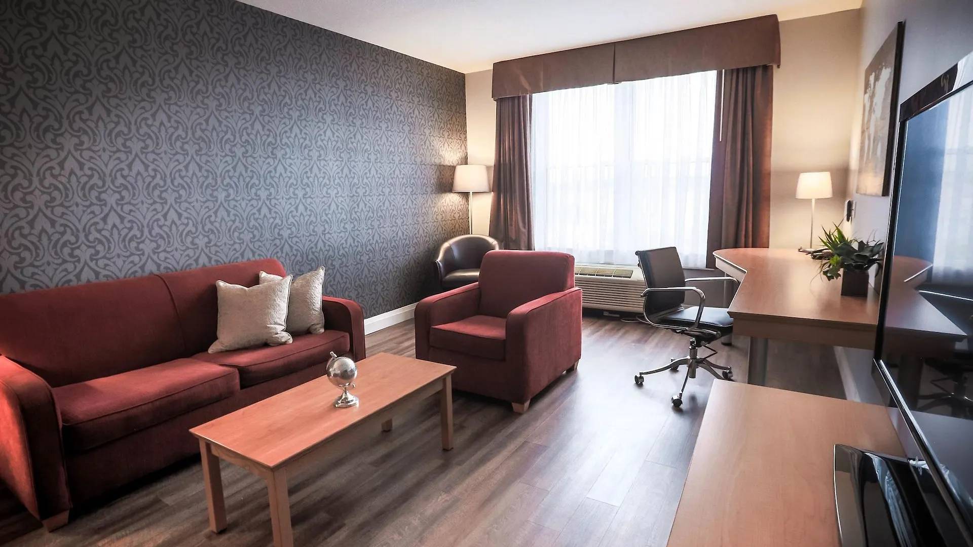 Cambridge Hotel And Conference Centre
