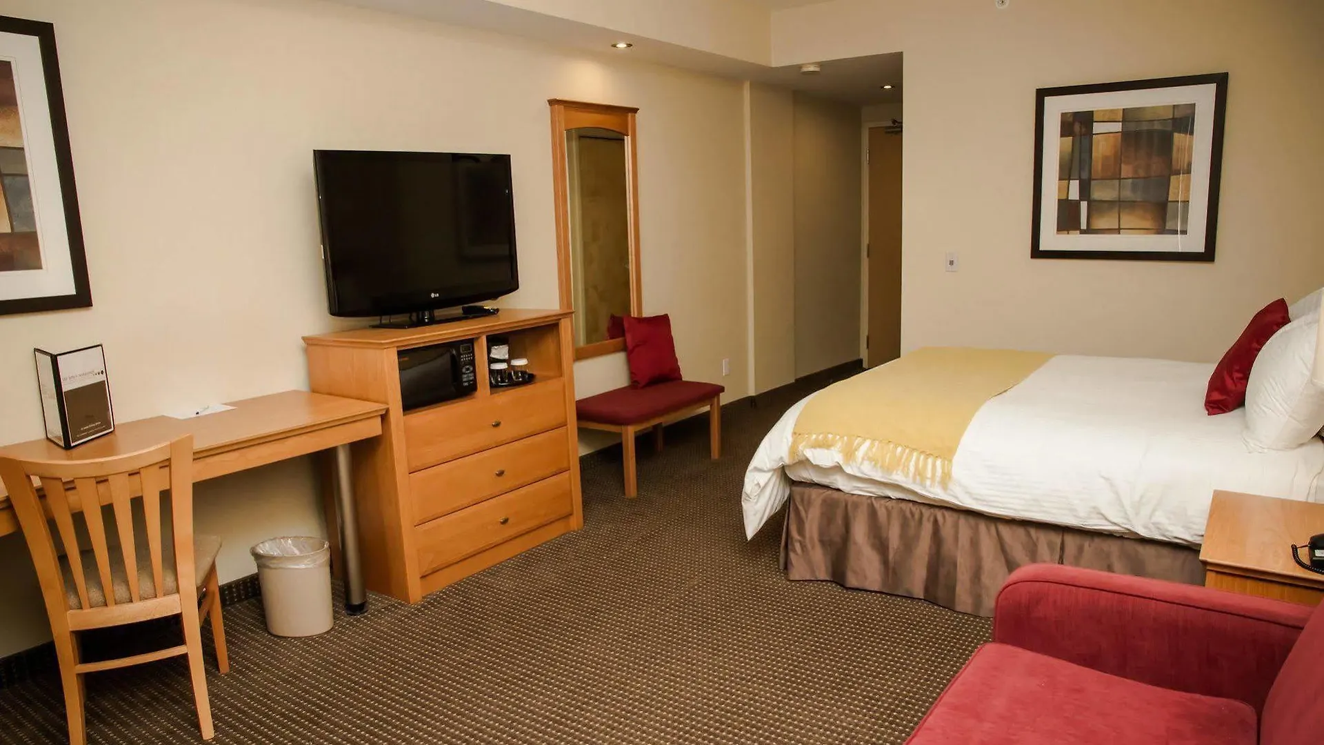 Cambridge Hotel And Conference Centre